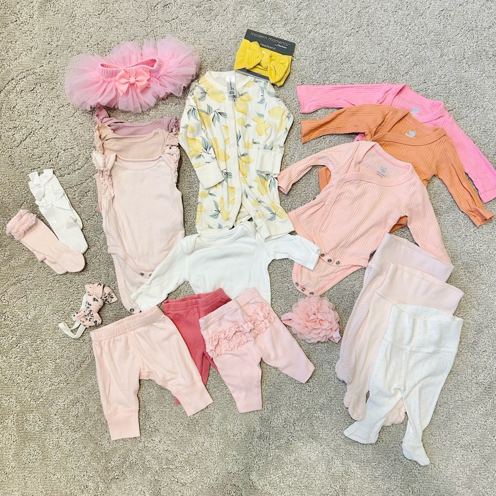 🎀 Adorable baby girl newborn lot
